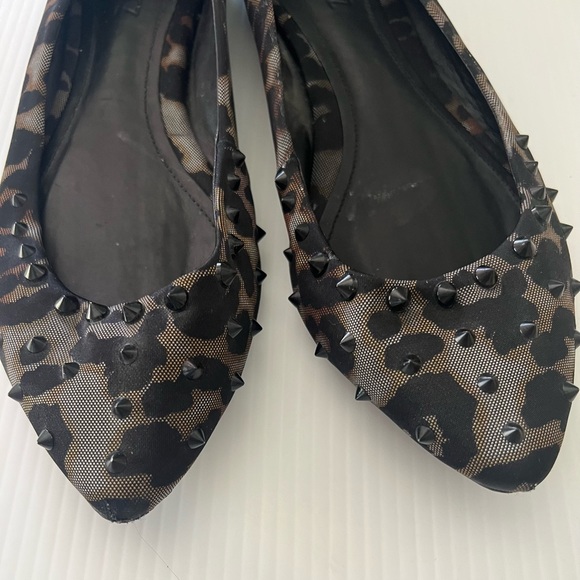 SCHUTZ- Black/Grey Leopard Print Studded Flats -10B - Picture 2 of 8